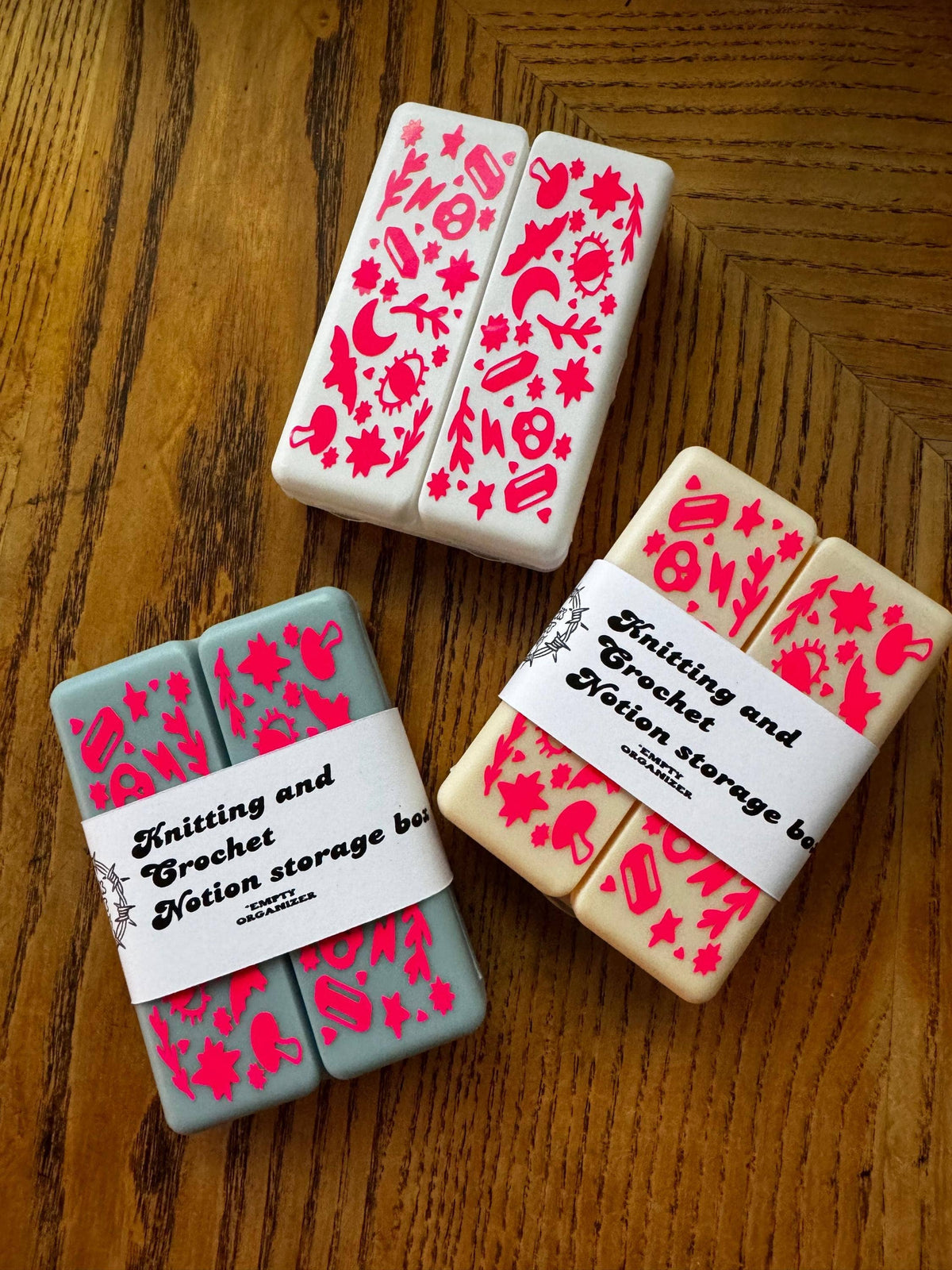 Knitting Crochet Notions Organizer: Magnetic Closure Box: White / Plants & Floral